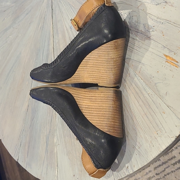 Lucky Brand black and taupe leather and wood wedge heels - Picture 7 of 7